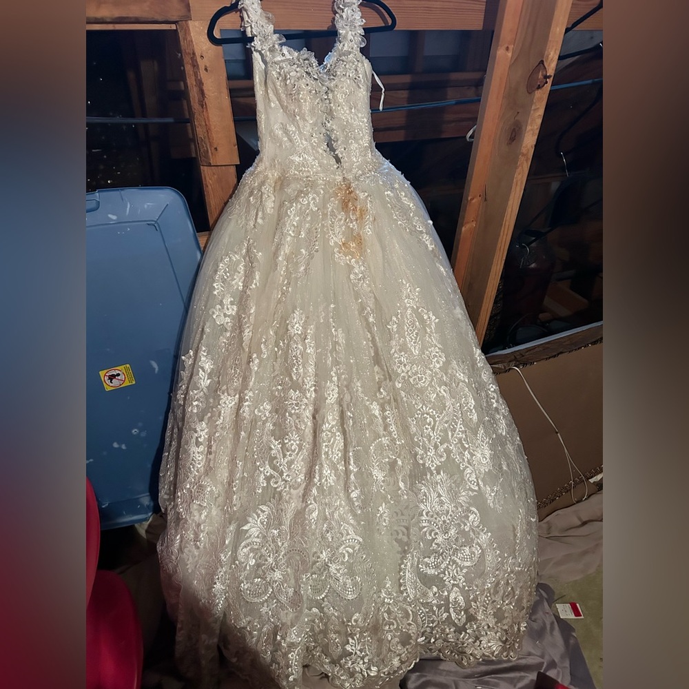 In fair  condition has one Stain but that’s the only issue dry clean